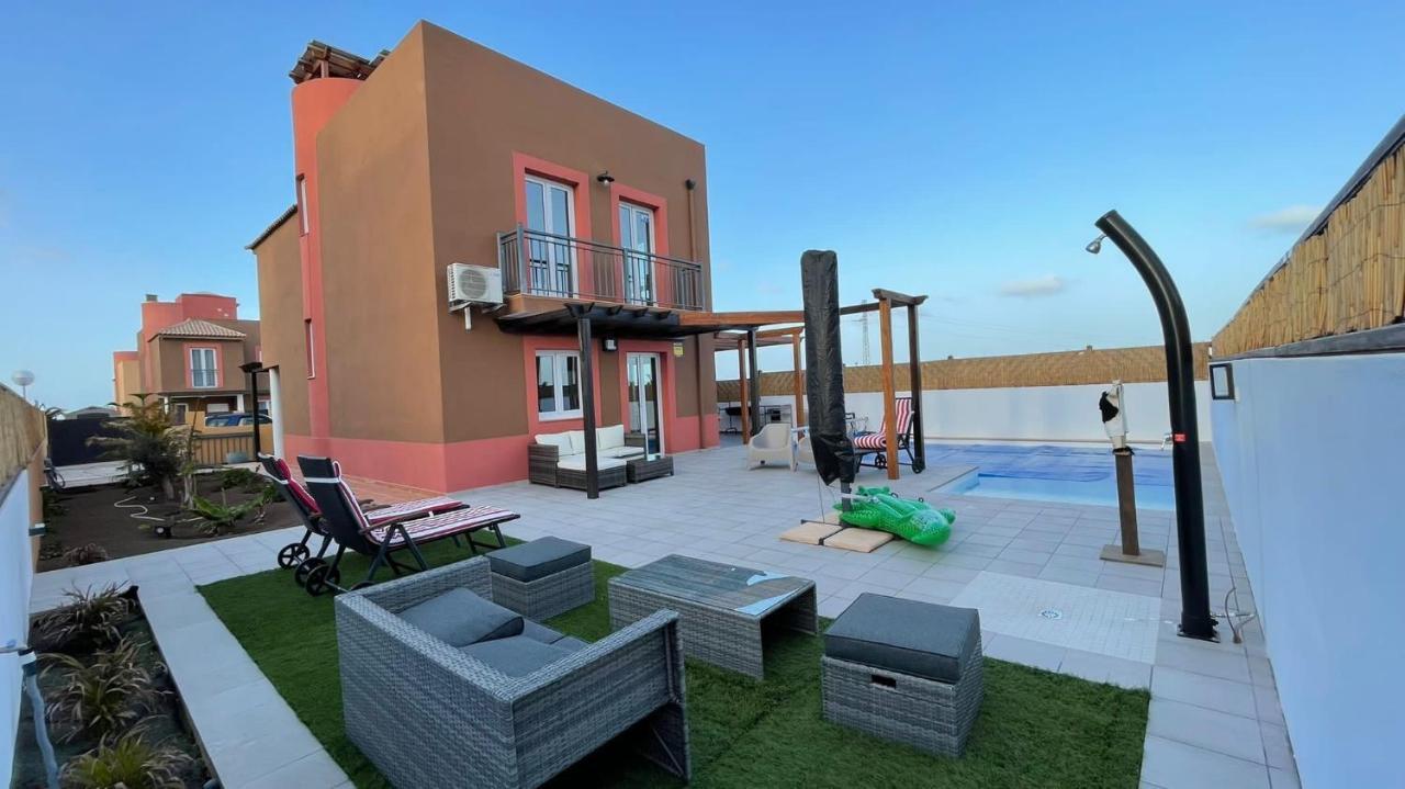 Villa Marie Agradable Y Tranquila Maison Con Piscina Corralejo Luaran gambar