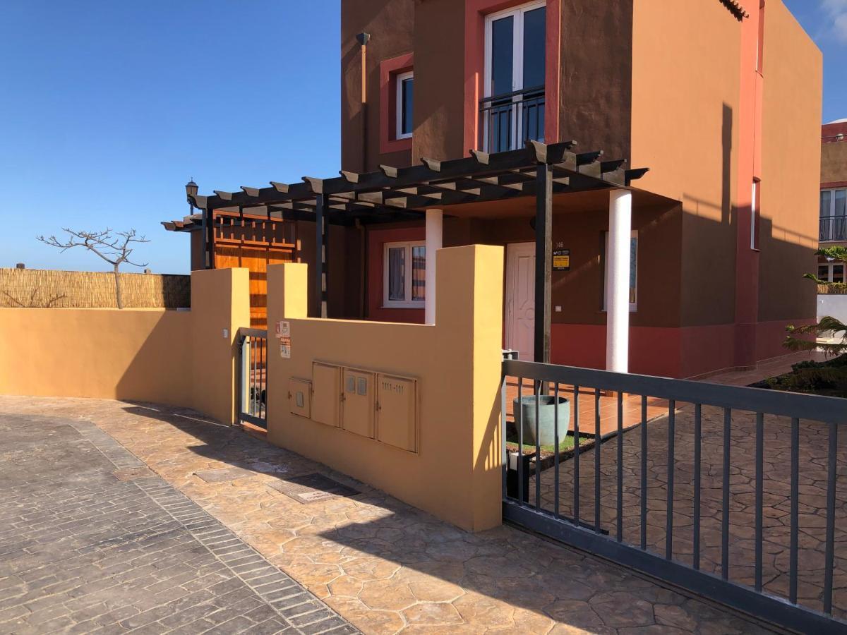 Villa Marie Agradable Y Tranquila Maison Con Piscina Corralejo Luaran gambar